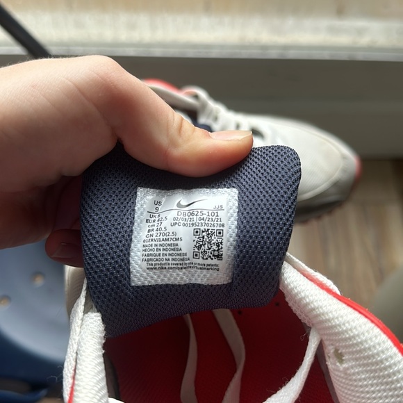 NIKE AIR MAX RED,WHITE, AND BLUE SHOES VINTAGE